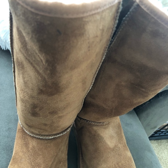 Uggs - Picture 3 of 4